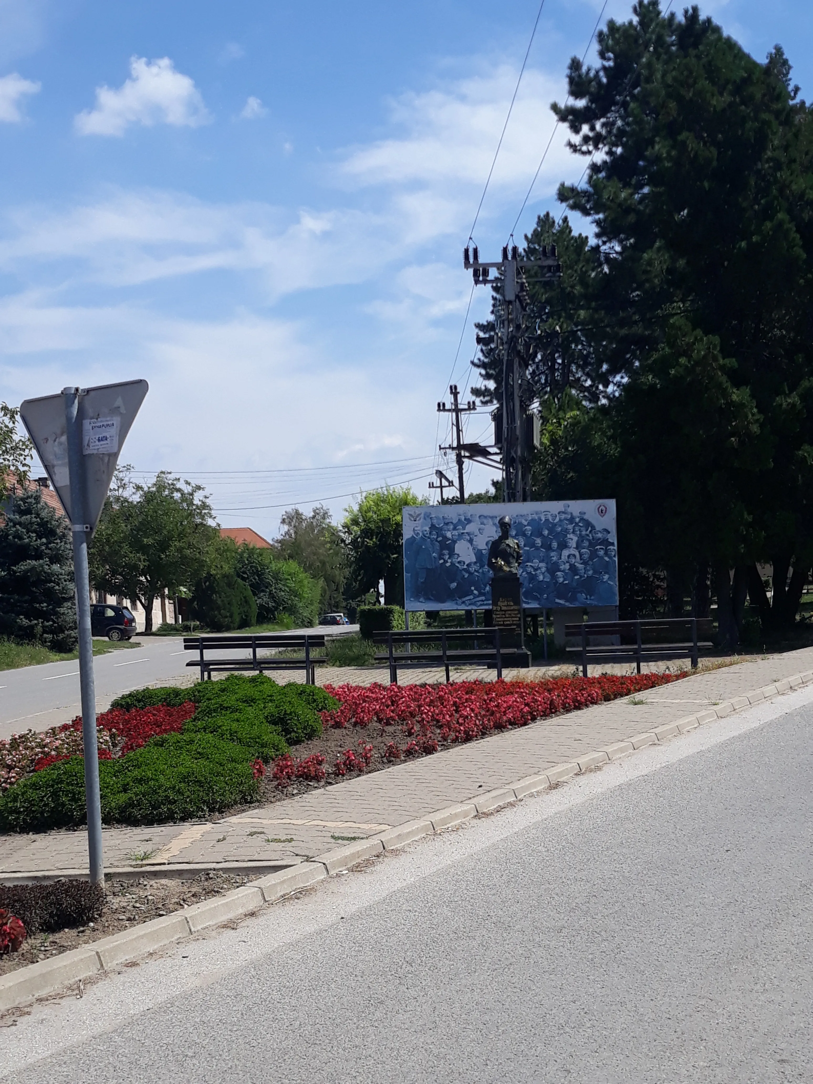 La statue de Wrangel à Sremski Karlovci — la ville où une armée devint une association. Source : photo MarinaSimic, Wikimedia Commons, CC BY-SA 4.0.