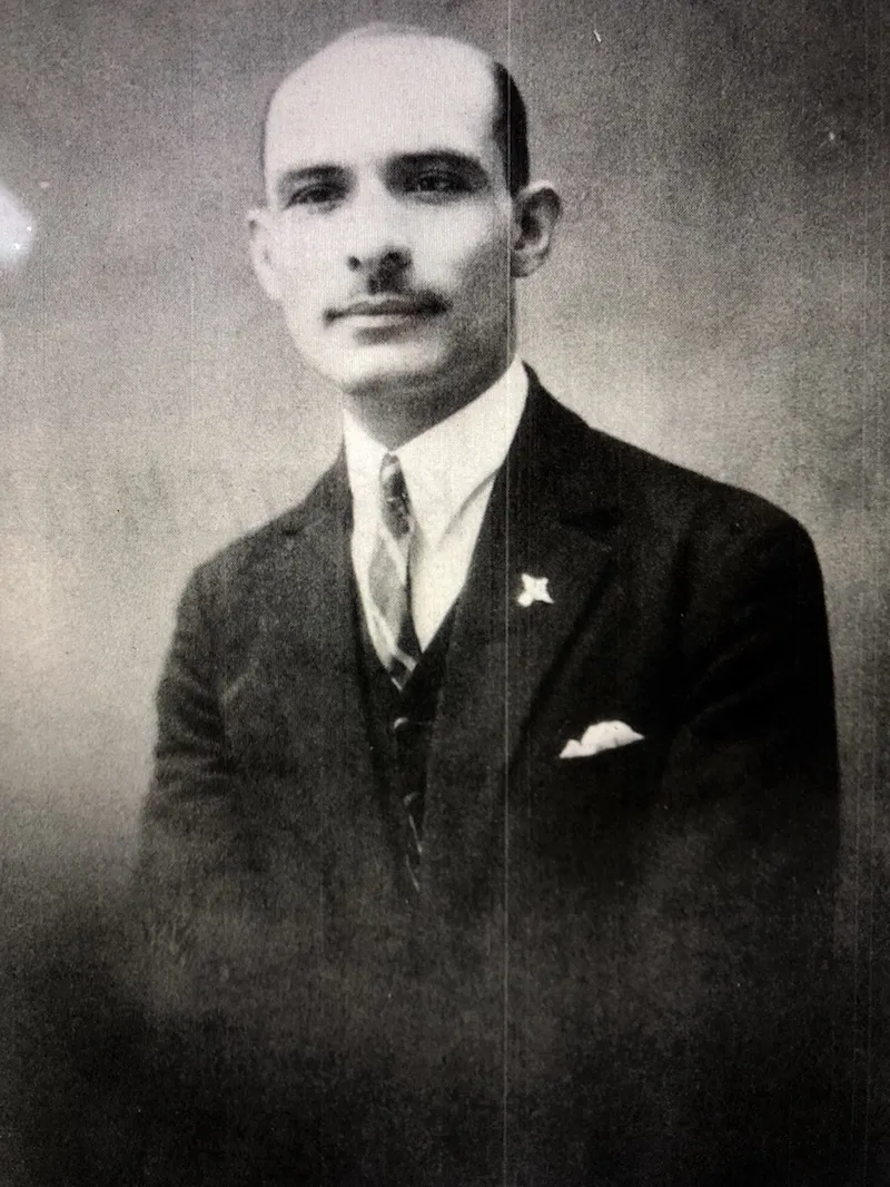 Boris Prianichnikov (1902–2002), chroniqueur de la « Ligne intérieure » — et sa cible. Source : russianemigrant.ru (« Collection du Changhaïen russe »).