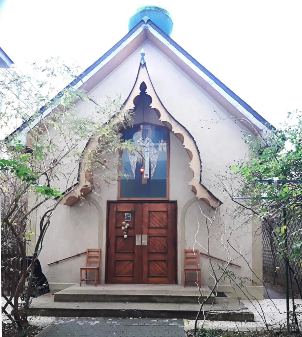 L&rsquo;église en bois de Saint-Nicolas à Boulogne-Billancourt, bâtie sur les dons des ouvriers de Renault (1930). Source : photo Prokofiev, Wikimedia Commons, CC BY-SA 4.0.