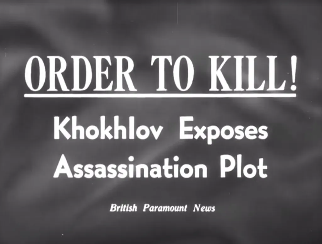 « Ordre de tuer ! » — carton des actualités British Paramount News sur la conférence de presse de Khokhlov, 1954. Source : spycraft101.com.