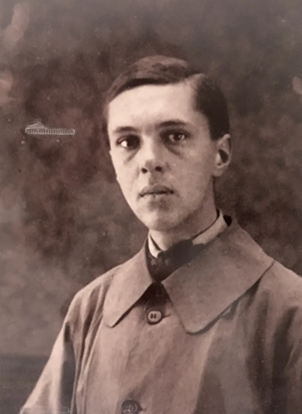 Arcady Stolypine (1903–1990), fils unique du président du Conseil. Photo vers 1923. (Wikimedia Commons, domaine public.)