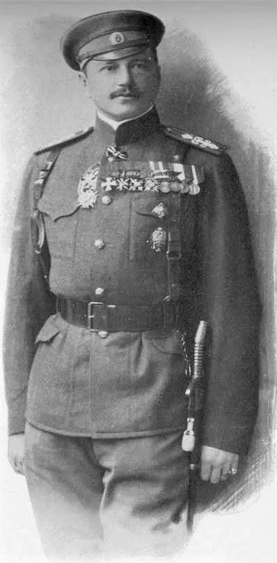 Vassili Biskupsky (1878–1945) — officier de la Garde à cheval, aventurier de trois guerres et de deux putschs, chef de la Vertrauensstelle à partir de 1936. (Wikimedia Commons, domaine public.)