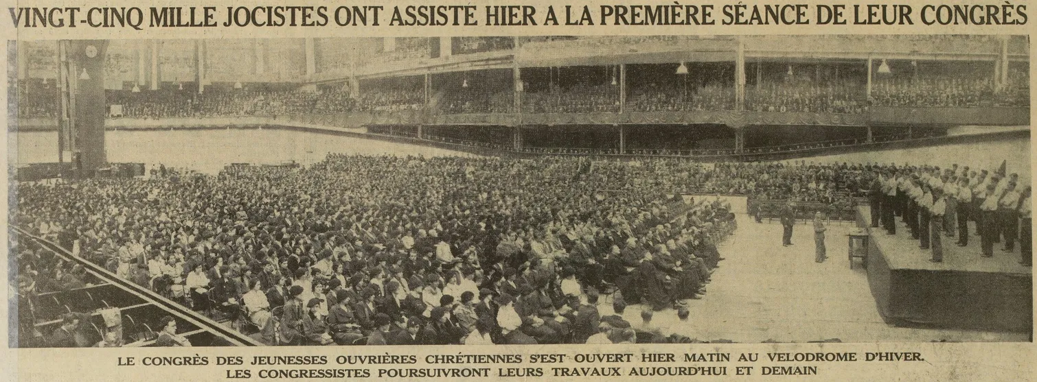 Voici à quoi ressemblait l'intérieur du Vélodrome d'Hiver : congrès de la jeunesse ouvrière, 1937, vingt-cinq mille personnes (page du journal Excelsior). Cinq ans plus tard, c'est là qu'on entassa de force les familles juives de Paris. (Domaine public.)
